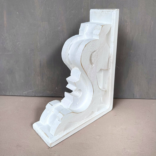 Tulip White Corbel